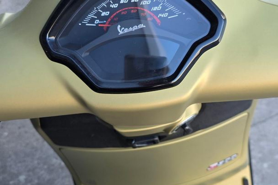 2024 Vespa GTS 300 Super Sport 300 GTS Image 9