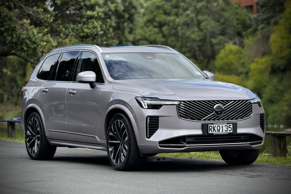 2025 Volvo XC90 L Series Ultra B5 Bright SUV Image 6