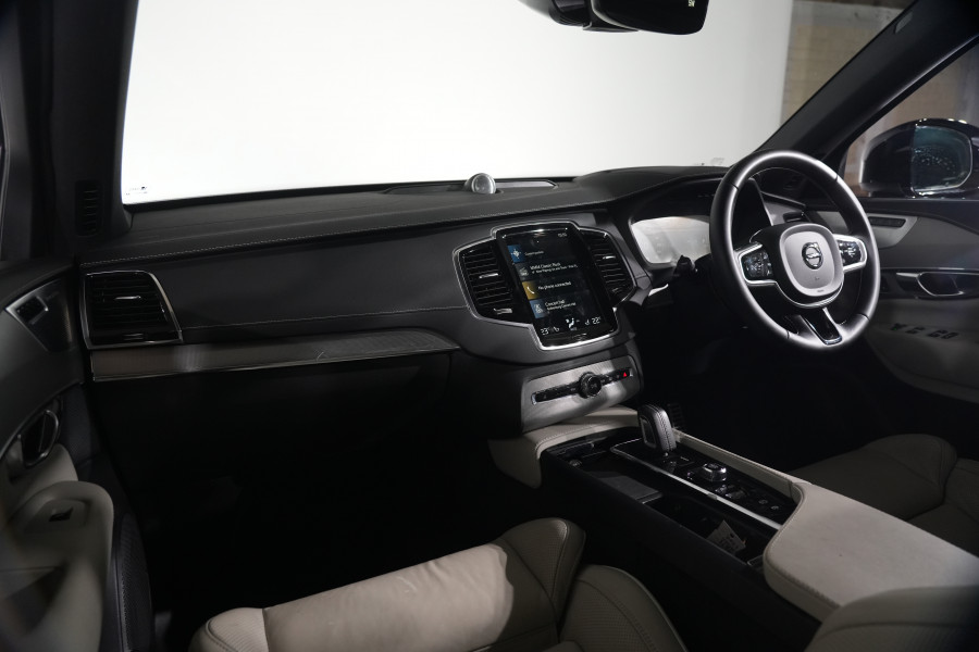 2021 Volvo XC90 L Series T8 Recharge SUV Image 13