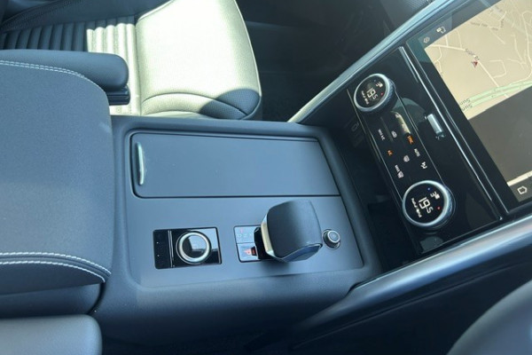 2026 Land Rover Discovery Series 5 D350 Gemini SUV Image 23