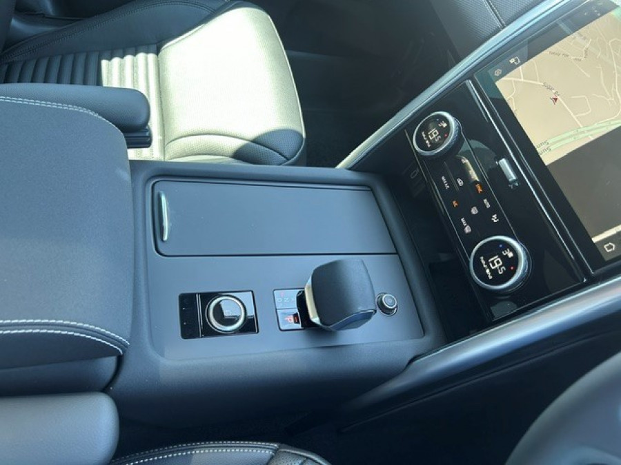 2026 Land Rover Discovery Series 5 D350 Gemini SUV Image 23