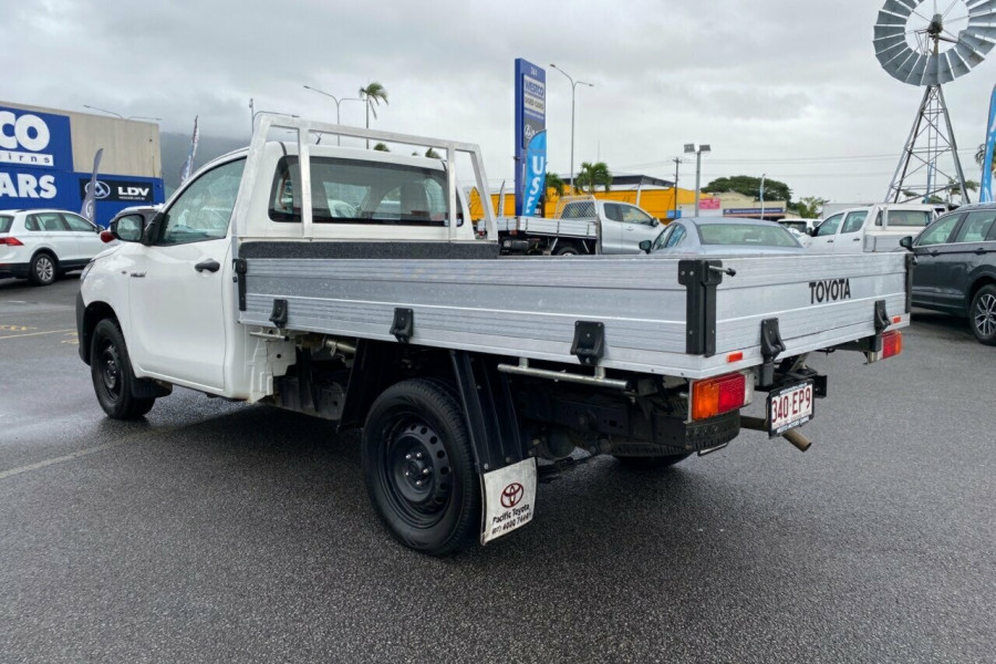 2018 Toyota Hilux TGN121R Workmate 4x2 Cab chassis Image 5
