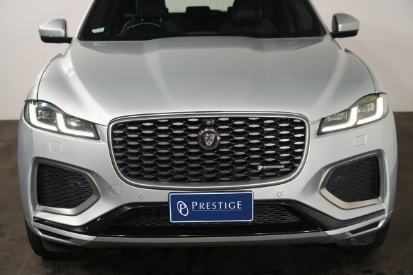 2021 Jaguar F-PACE R-Dynamic SE SUV image 3