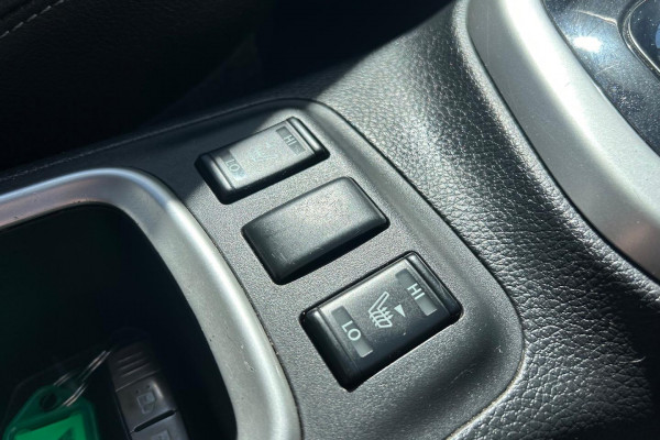 2019 Nissan Navara D23 Series 3 ST-X King Cab Pickup Image 30