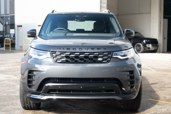 2026 Land Rover Discovery Series 5 D350 Dynamic SE SUV image 4
