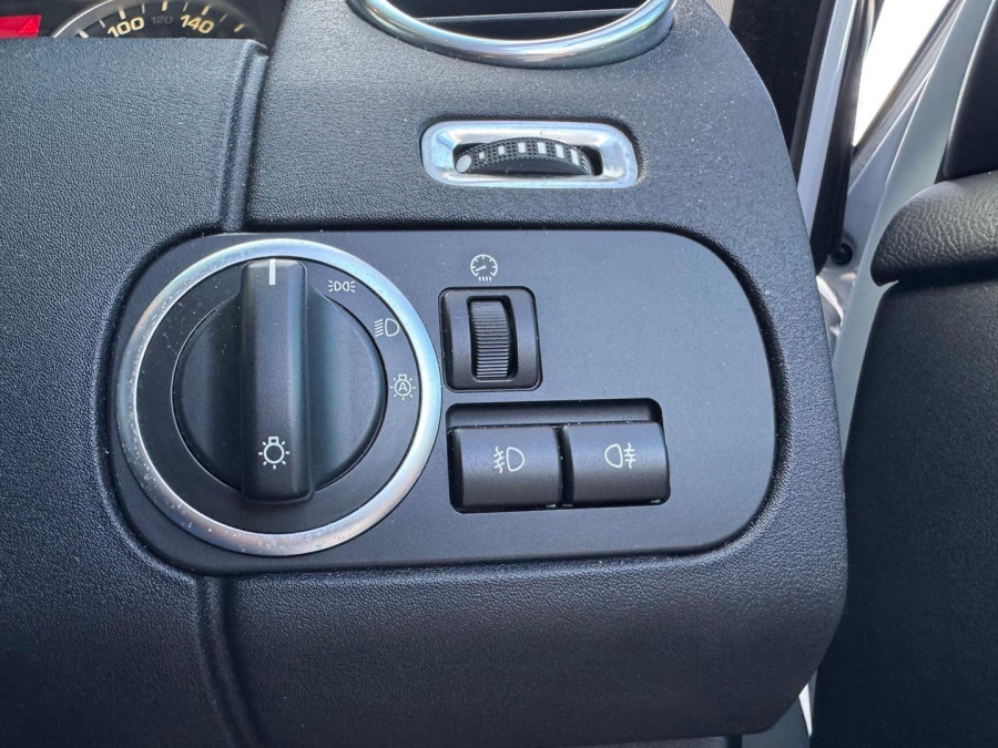 2015 Land Rover Discovery Series 4 SDV6 HSE SUV Image 24