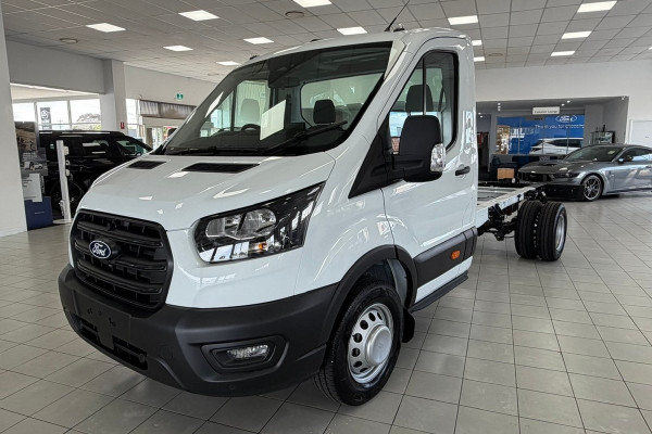 2025 MY25.75 Ford Transit VO 500E Cab Chassis Image 3