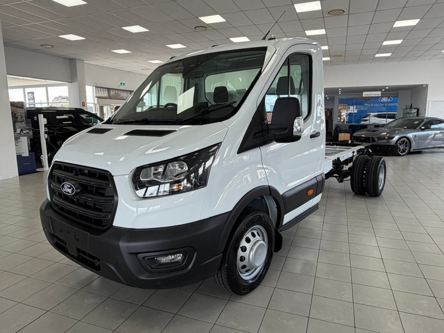 2025 MY25.75 Ford Transit VO 500E Cab Chassis Image 3
