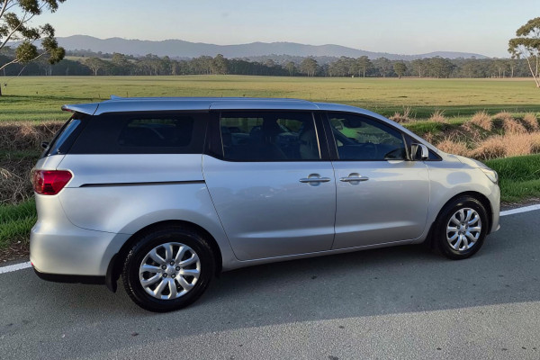 2020 Kia Carnival YP S Van Image 8
