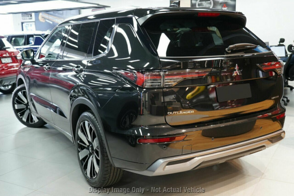 2025 Mitsubishi Outlander ZM Exceed SUV Image 3