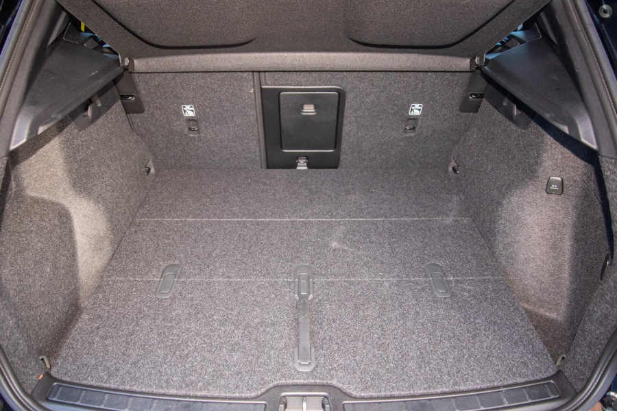 2024 MY25 Volvo XC40  Plus B4 SUV Image 9