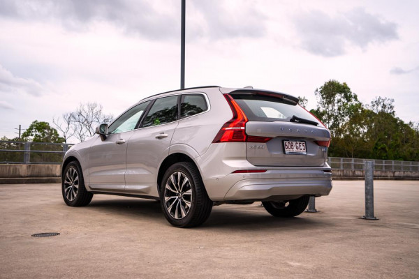 2022 MY23 Volvo XC60  Plus B5 SUV Image 3