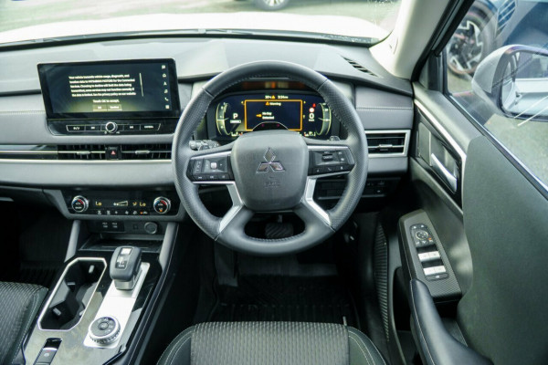 2025 Mitsubishi Outlander ZM LS SUV Image 10