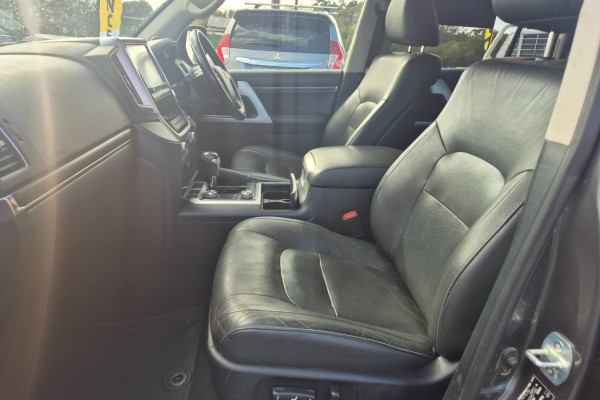 2019 Toyota LandCruiser VDJ200R VX SUV Image 31