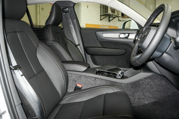 2026 Volvo XC40 XZ Ultra B4 Bright SUV Image 8