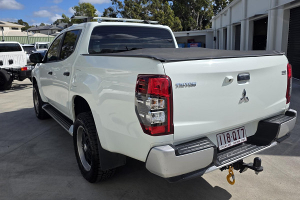 2019 Mitsubishi Triton MR GLX Cab Chassis Image 5