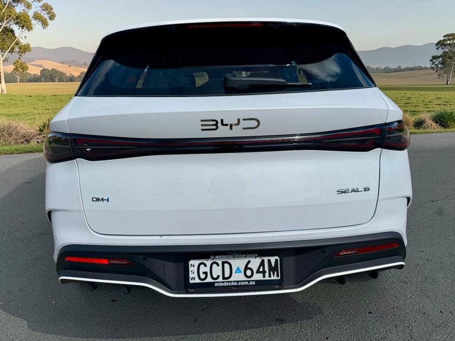2026 BYD Seal 6  Premium Wagon Image 6