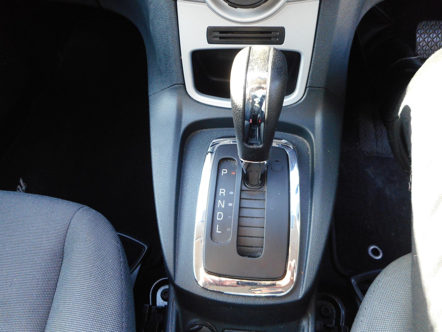 2012 Ford Fiesta WT LX Hatchback Image 16