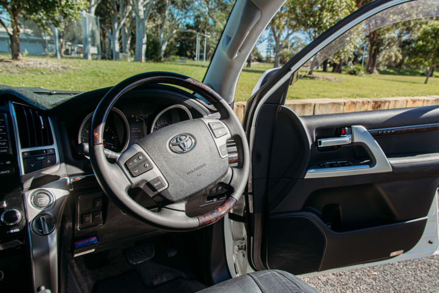 2012 MY13 Toyota LandCruiser VDJ200R Sahara SUV Image 24