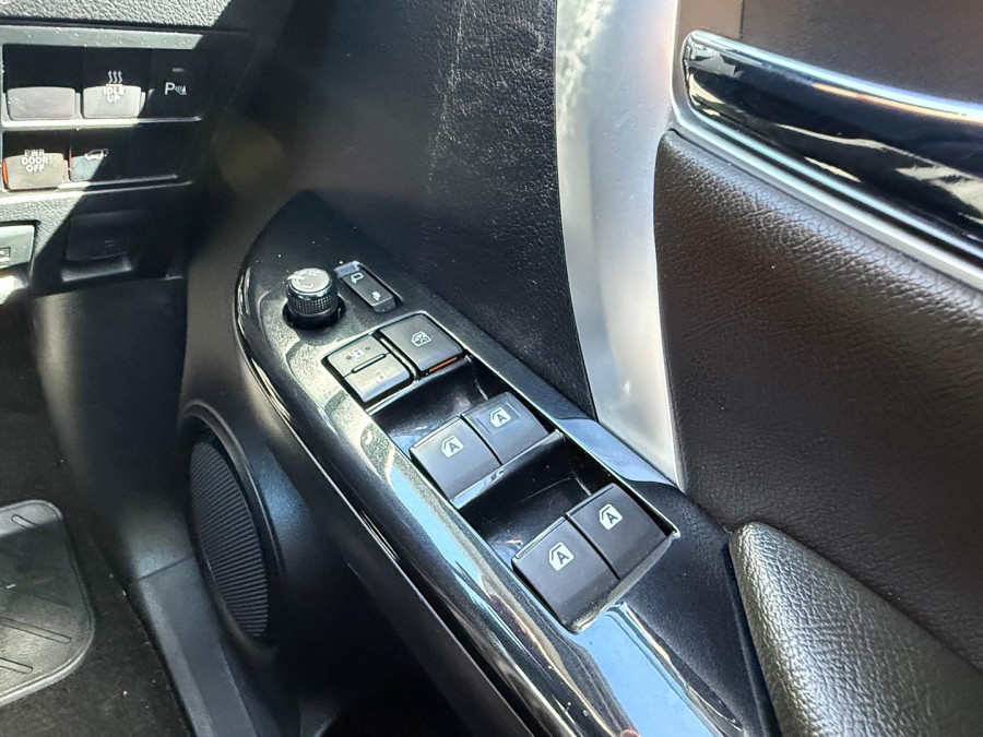 2016 Toyota Fortuner GUN156R Crusade SUV Image 21