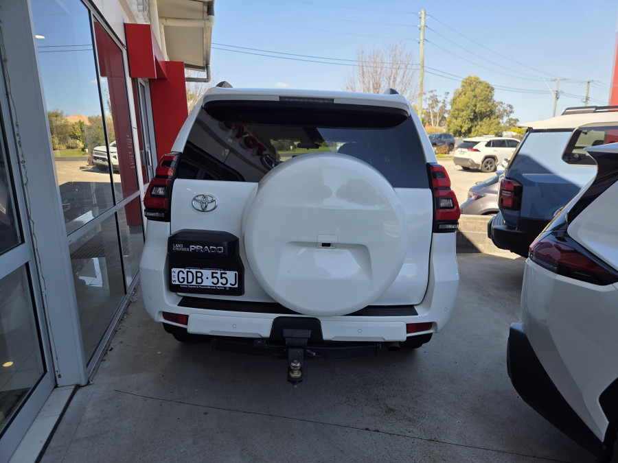 2017 Toyota LandCruiser Prado GDJ150R GXL SUV Image 5