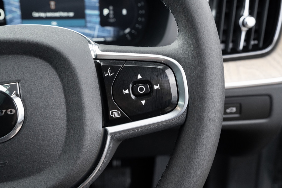 2026 Volvo XC60 UZ Ultra B5 Dark SUV Image 25