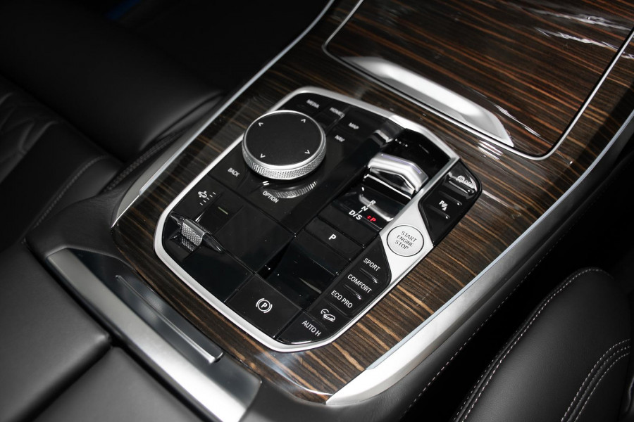 2025 BMW X7 G07 LCI xDrive40d Design Pure Excellence SUV