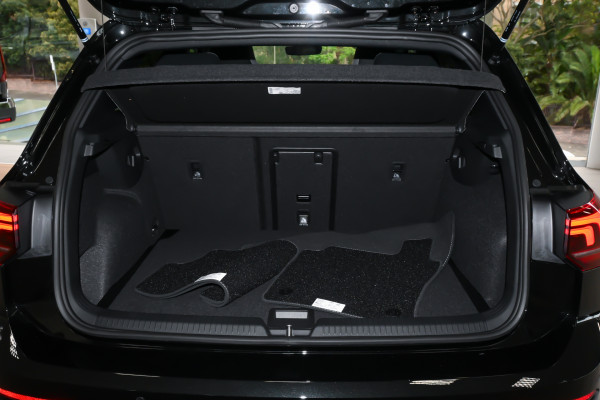2025 Volkswagen Golf 8.5 110TSI R-Line Hatch Image 20