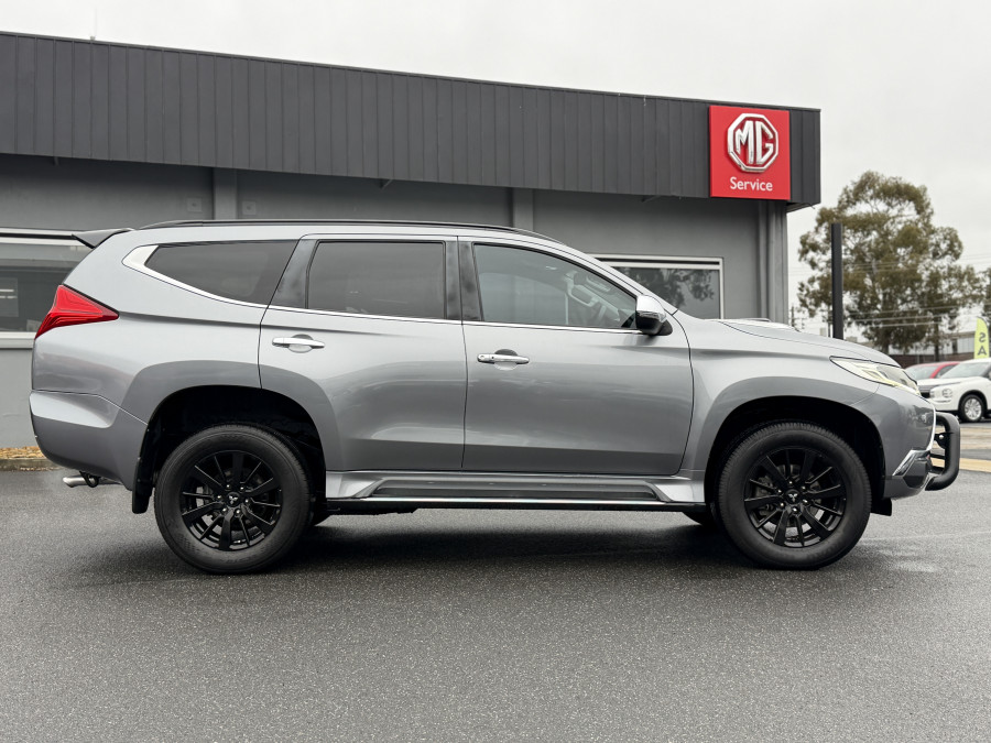 2019 Mitsubishi Pajero Sport QE Black Edition SUV Image 4