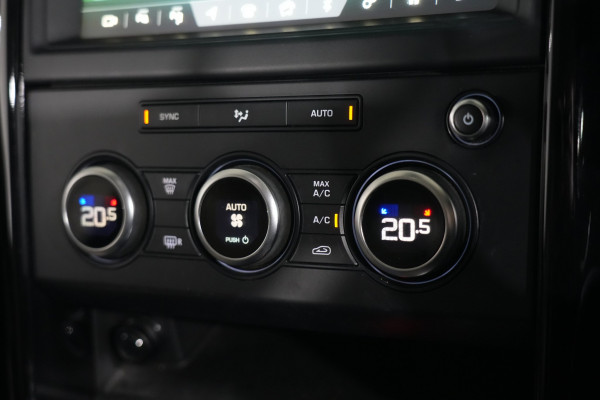 2020 Land Rover Discovery Series 5 Sd6 SE SUV Image 18