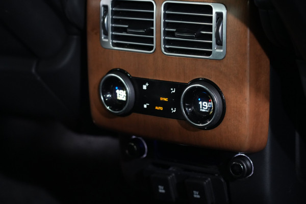 2019 Land Rover Range Rover SDV8 Autobiography SUV Image 29