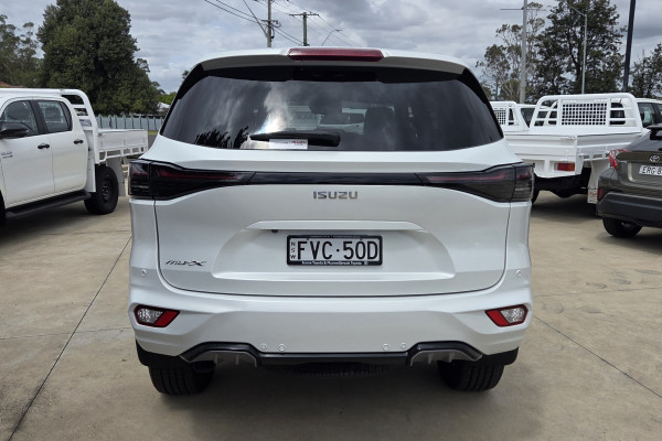 2025 MY25.5 Isuzu MU-X RJ LS-T SUV Image 24