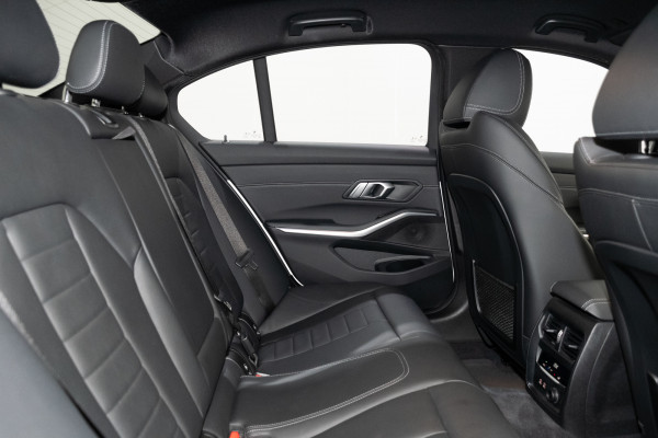 2020 BMW 3 Series 30i M Sport Sedan image 3
