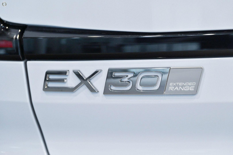 2026 Volvo EX30  Single Motor Extended Range Plus SUV Image 9
