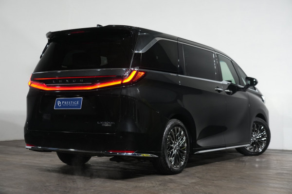 2025 Lexus LM 500h Ultra Luxury Black Trim SUV Image 7