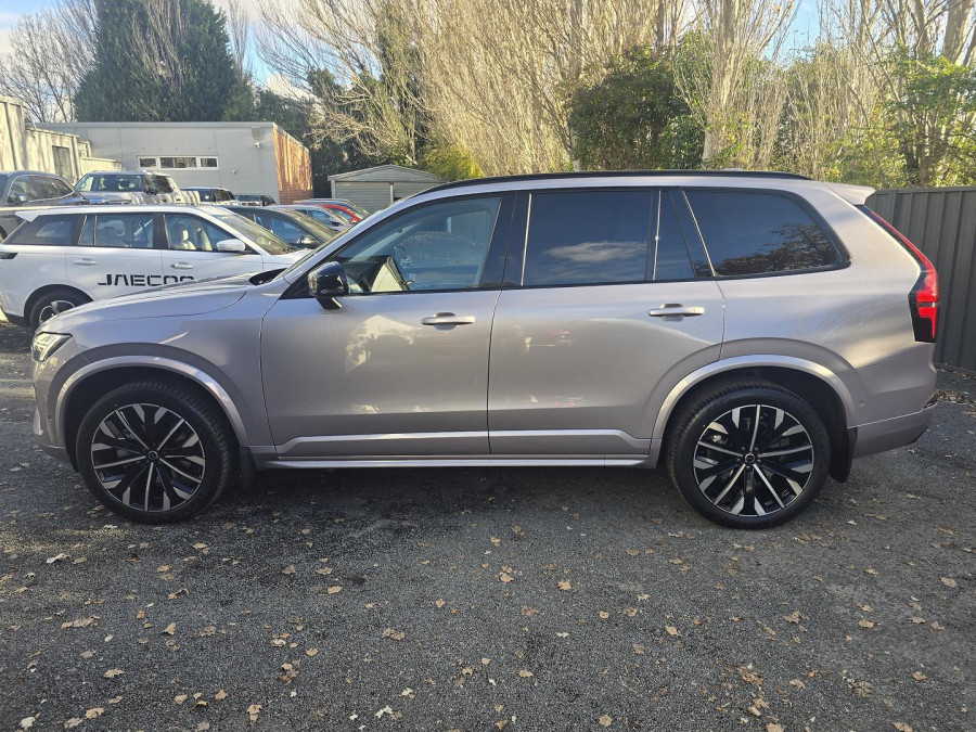 2026 Volvo XC90 L Series Ultra B5 Dark SUV Image 4