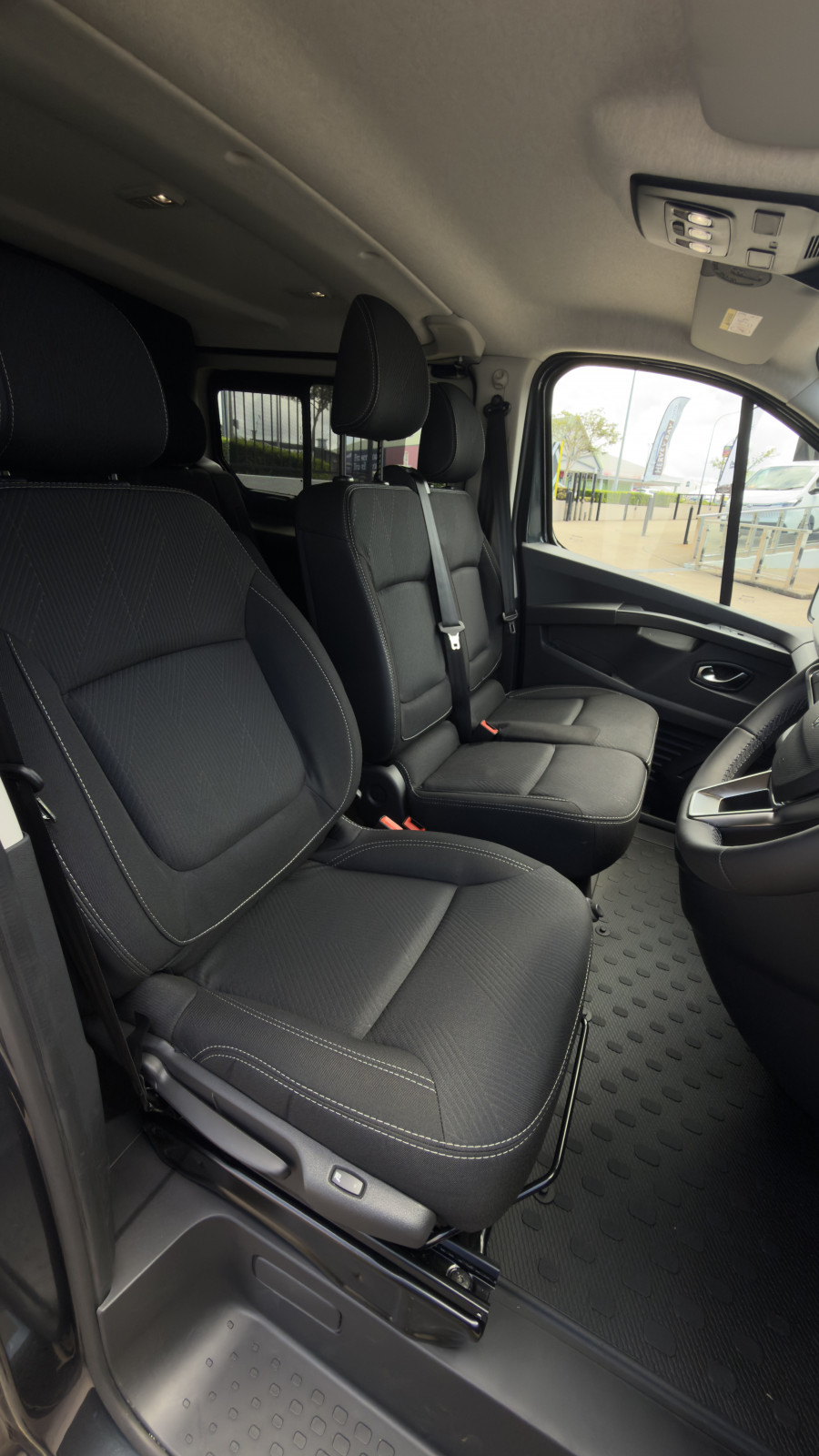 2025 Renault Trafic X82 Crew Lifestyle Van Image 18