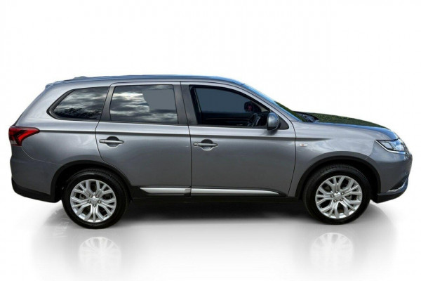2021 Mitsubishi Outlander ZL ES SUV Image 2
