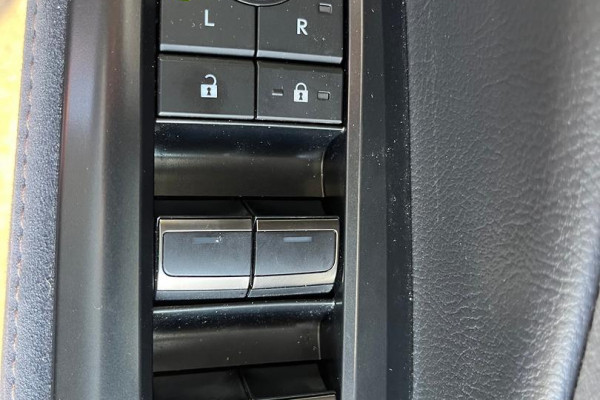 2024 Lexus LBX MAYH10R Sports Luxury SUV Image 19
