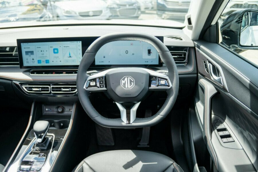 2025 MG HS AS33 Essence SUV Image 16