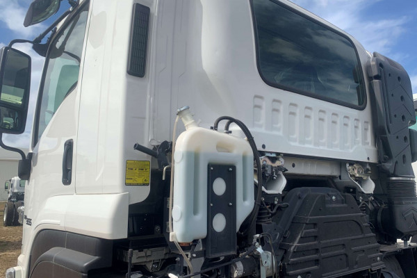 2025 Isuzu  FXD 170-355 AT R62 Cab Chassis Image 8