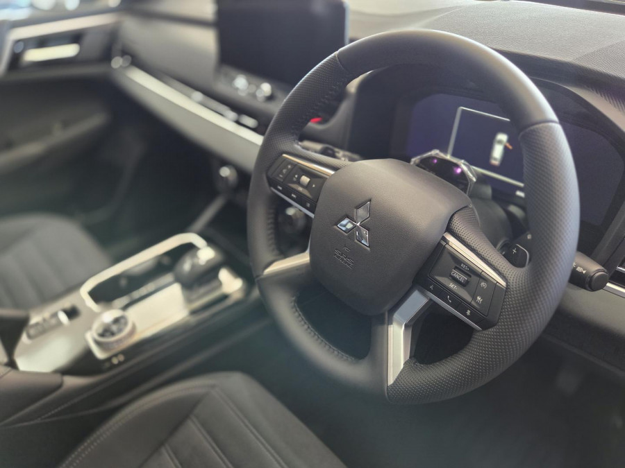 2025 Mitsubishi Outlander ZM LS SUV Image 11