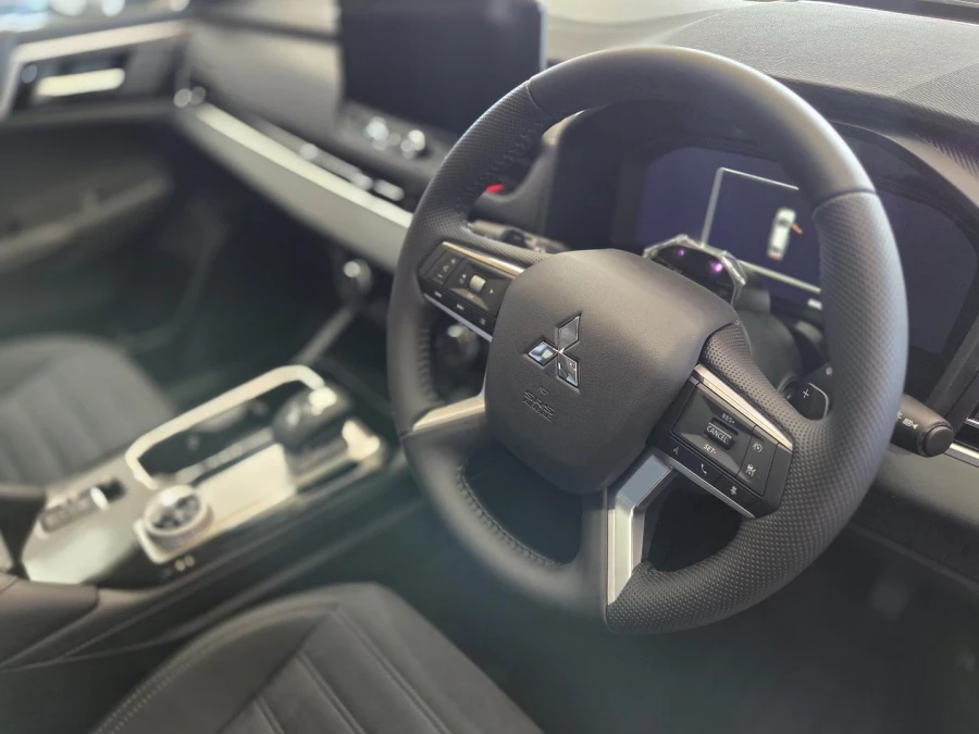 2025 Mitsubishi Outlander ZM LS SUV Image 11