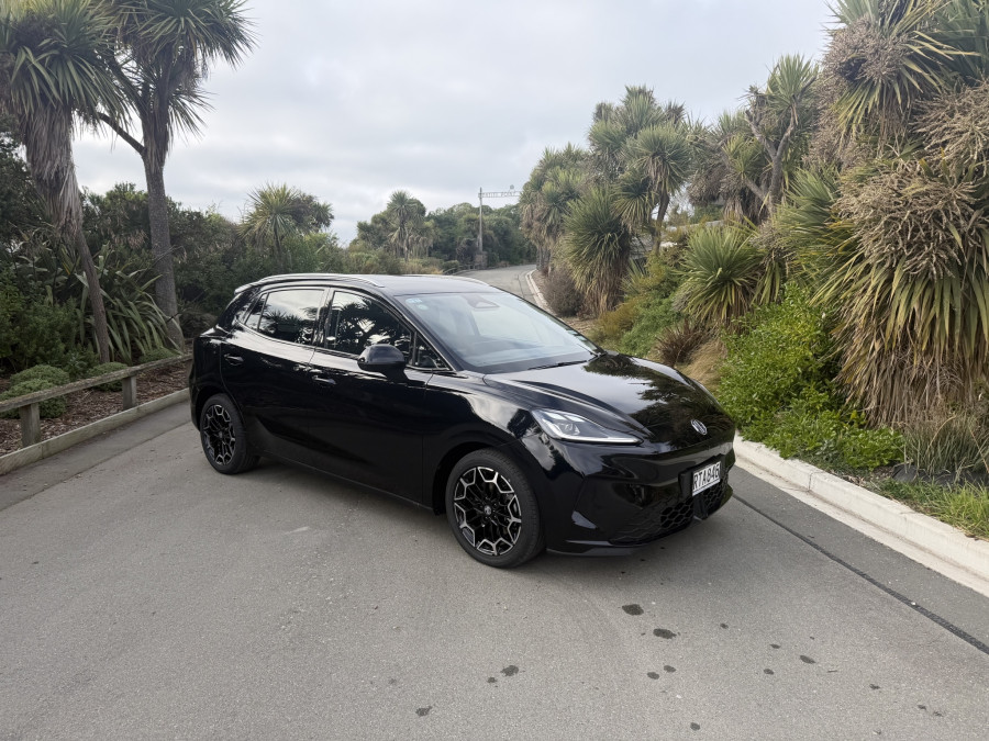 2026 MG MG4 AH4E Essence 64 Hatch Image 1