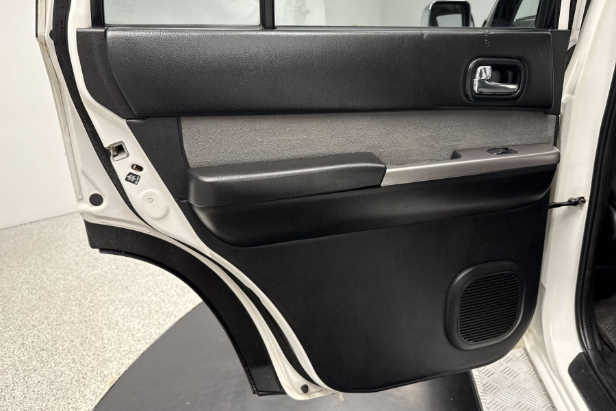 2016 Nissan Patrol GU 10 ST SUV Image 12