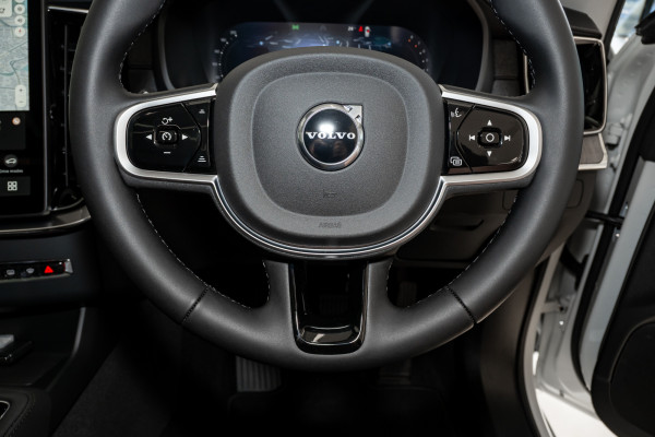 2025 MY26 Volvo XC90 L Series Ultra B5 Dark SUV Image 12