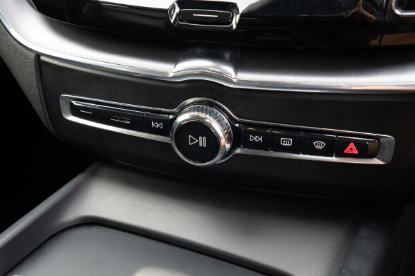 2022 Volvo XC60 UZ B5 Momentum SUV Image 14
