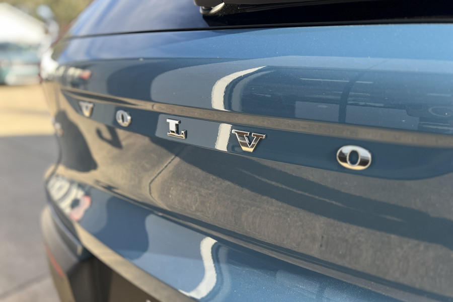 2024 MY25 Volvo XC40 XZ Ultra B4 Bright SUV Image 7