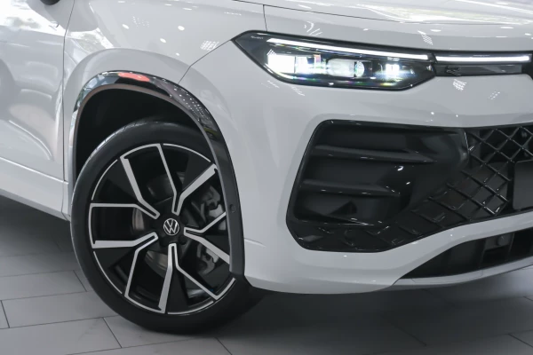 2025 Volkswagen Tayron R4 195TSI R-Line SUV Image 6