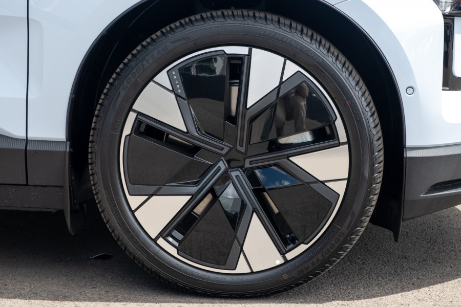 2024 Volvo EX30  Twin Motor Performance Ultra SUV Image 22